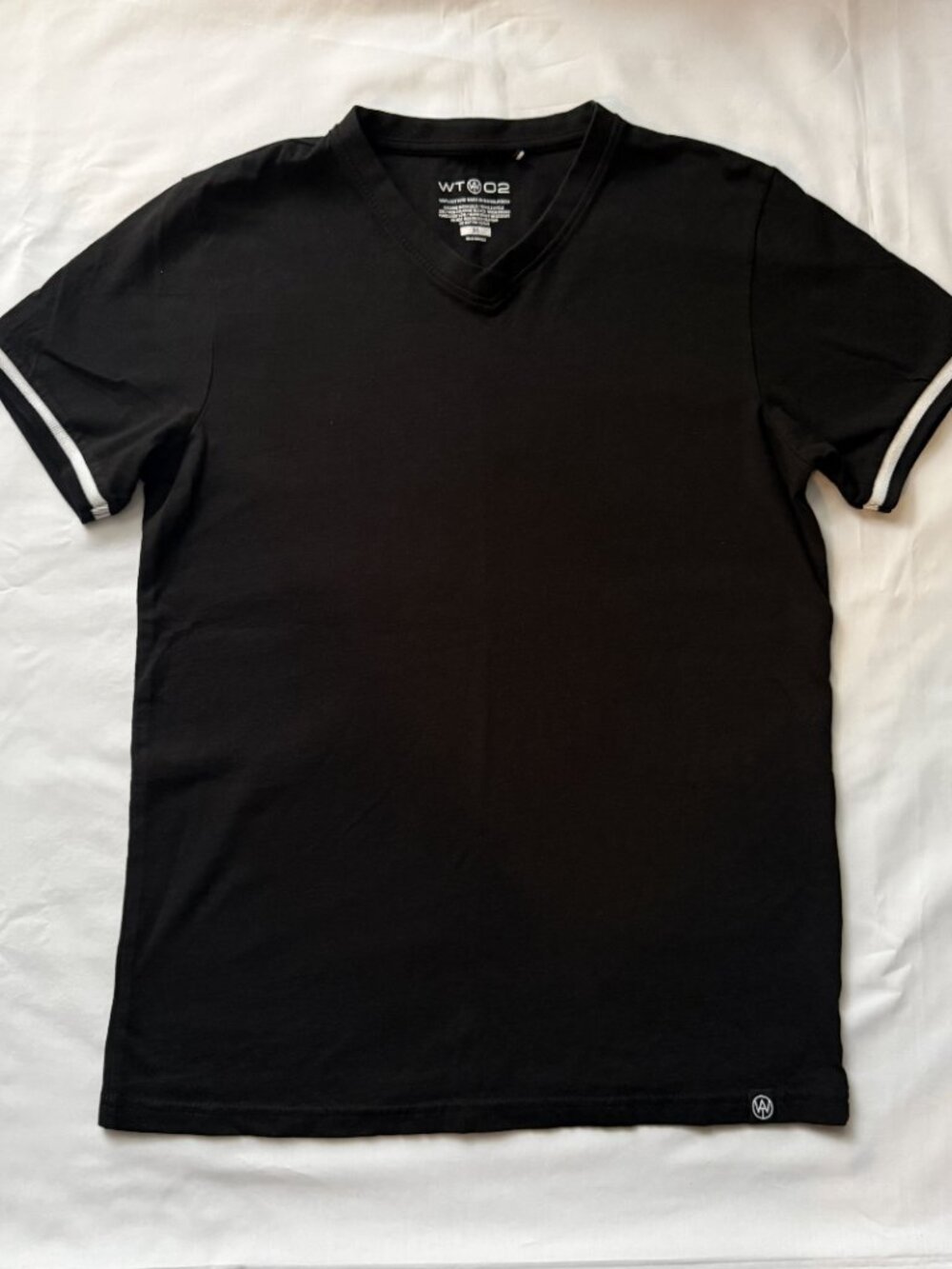 WT02 Women's Black V-Neck Striped Sleeve Athletic T-Shirt Size M